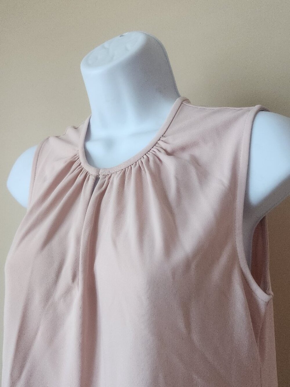Ann Taylor Loft Sleeveless Blush Pink Pleated Blouse with Keyhole Neckline, Smal